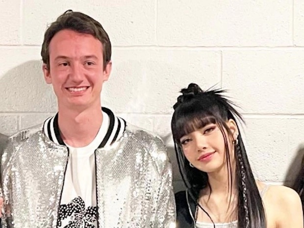 Lisa lén lút sang Pháp dự sinh nhật bạn trai tỷ phú, vẫn ôm mộng giấc mơ làm dâu gia tộc hào môn - Hình 1