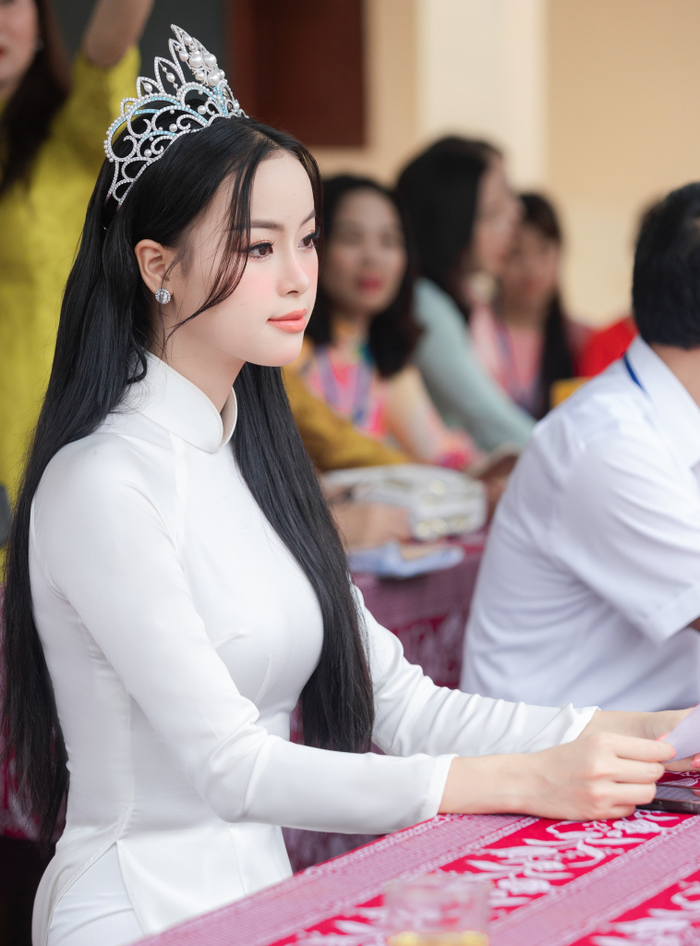Á hậu Đào Hiền lập tức có động thái gây chú ý ngay khi Ý Nhi vừa lộ diện lên tiếng xin lỗi - Hình 5