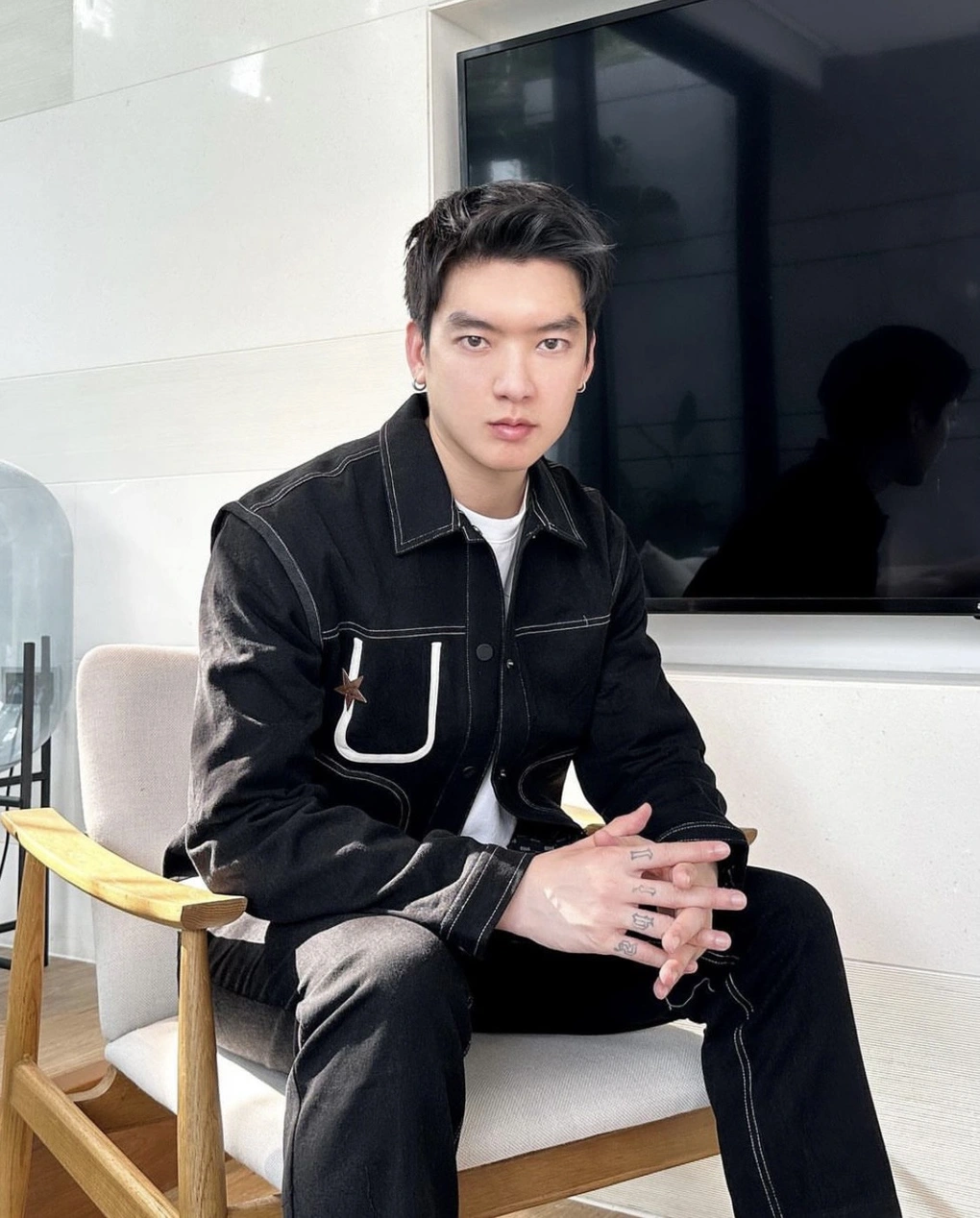 Brian Tran: The male celebrity had a chin surgery, was once entangled in rumors of being in love with Bao Anh, and is famous for his uncle-nephew love story - Photo 1