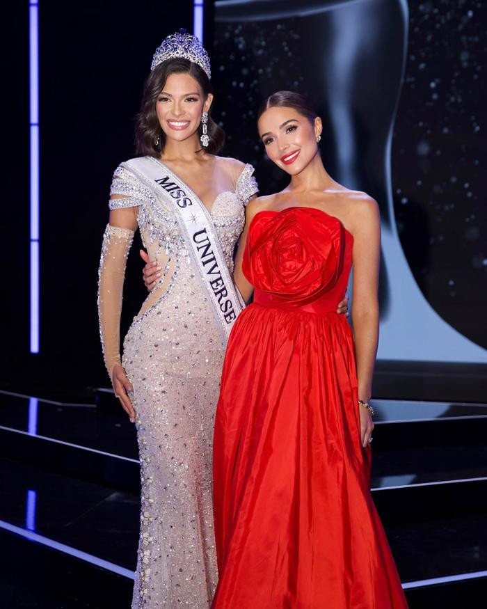 Đỗ Thị Hà bất ngờ nhắc đến Tân Miss Universe từng bị mình đánh bại, fan sắc đẹp xôn xao vì điều này! - Hình 3