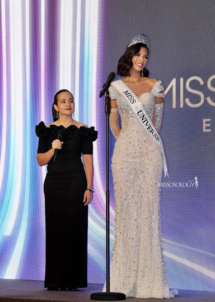 Đỗ Thị Hà bất ngờ nhắc đến Tân Miss Universe từng bị mình đánh bại, fan sắc đẹp xôn xao vì điều này! - Hình 5