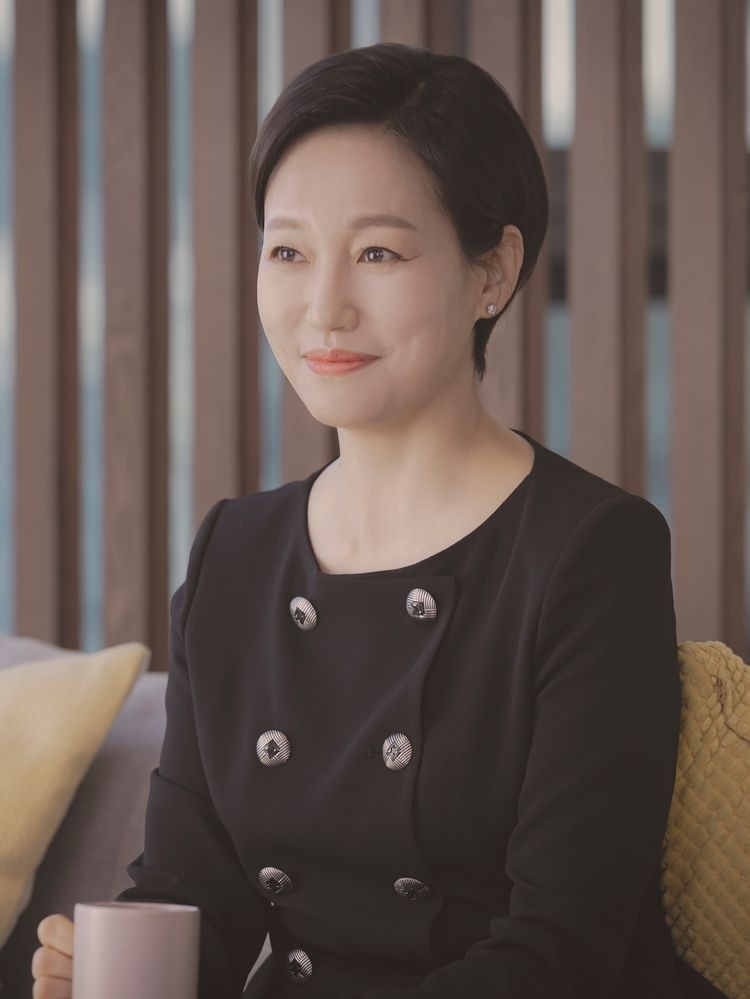 Jin Kyung: Bà mẹ nổi tiếng trong Luật sư Woo, diễn viên kỳ cựu làng phim Hàn đầu quân cho YG - Hình 3