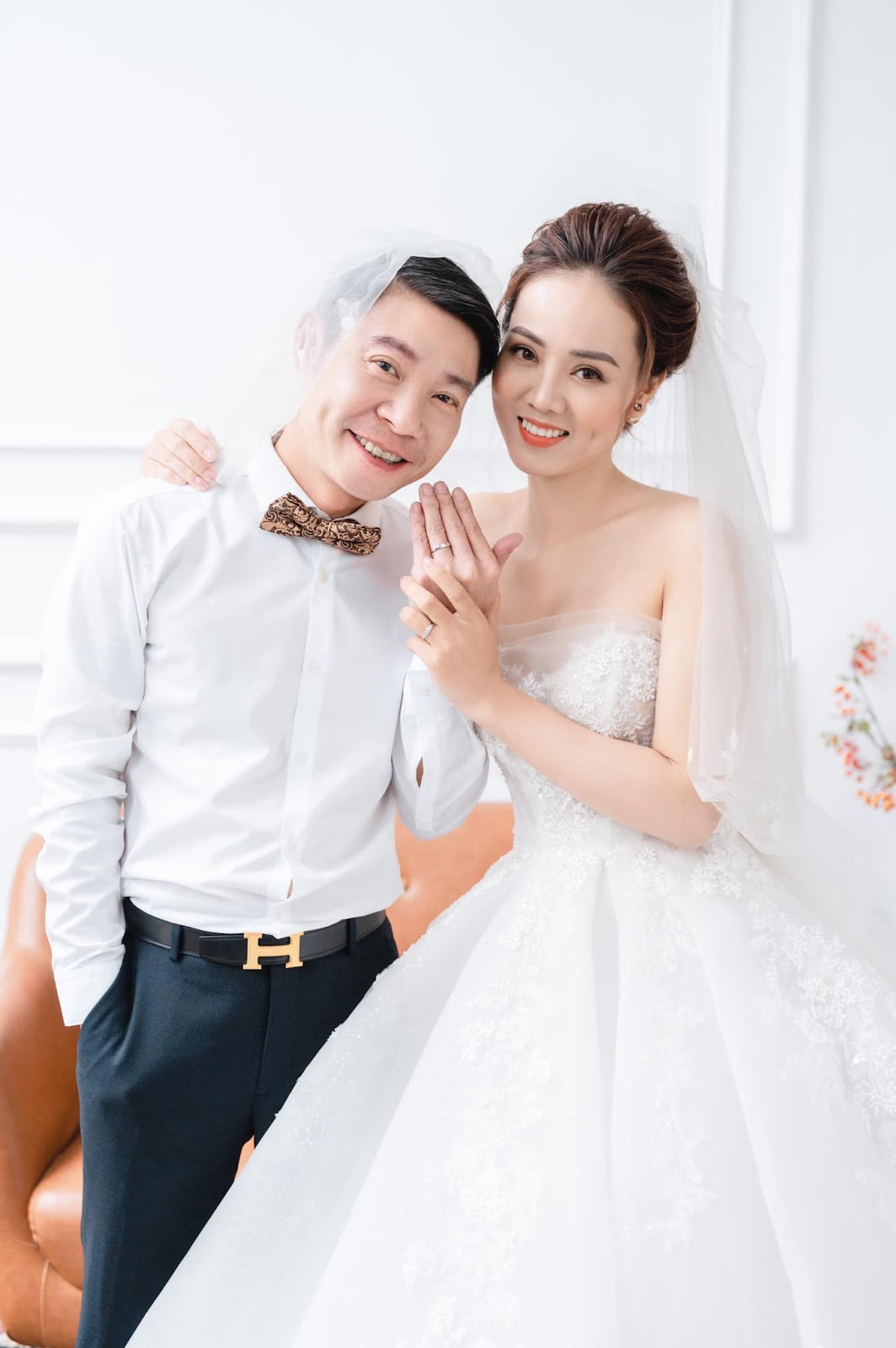 NSND Công Lý ngồi xe lăn khi sang Nhật chữa bệnh, vợ nam nghệ sĩ giải đáp lo lắng của dân tình - Hình 5