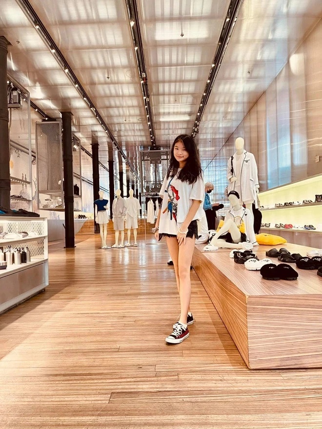 Con gái Trương Ngọc Ánh mới 15 tuổi đã có chiều cao vượt trội, ghi điểm bởi một câu nói dành cho mẹ? - Hình 3