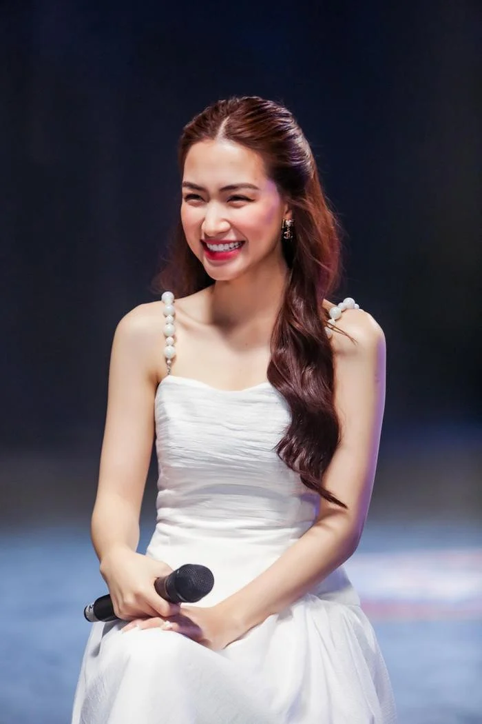 Hòa Minzy bị bạn cũ vạch trần tính cách thật: Là chị đại, hay viết kiểm điểm, vội đính chính 1 điều - Hình 4