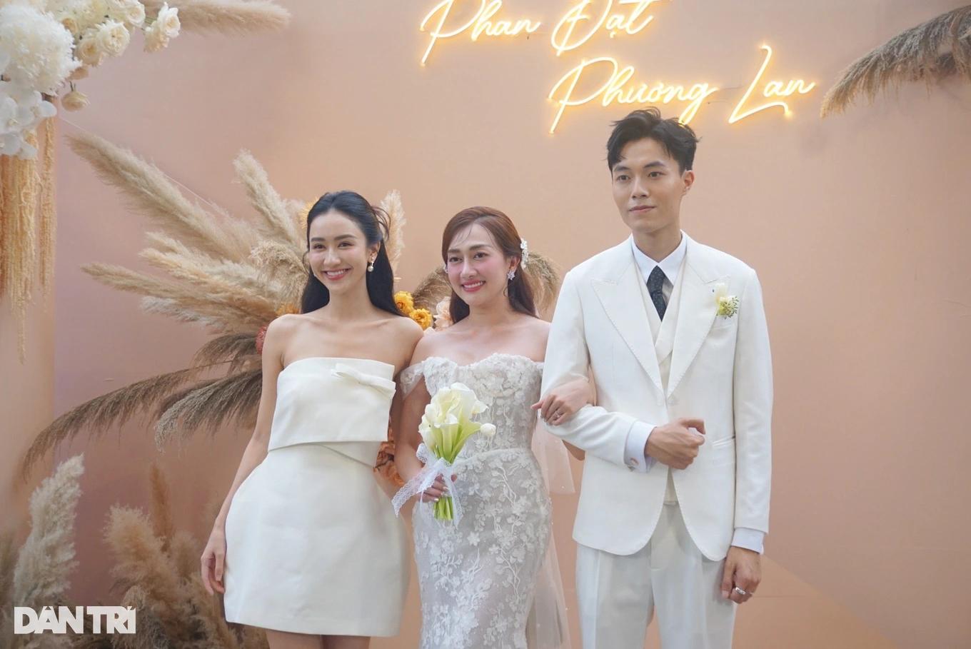 Phương Lan nói lời ruột gan gửi Trấn Thành, Lý Nhã Kỳ trong đám cưới, nức nở bên chồng Phan Đạt - Hình 2