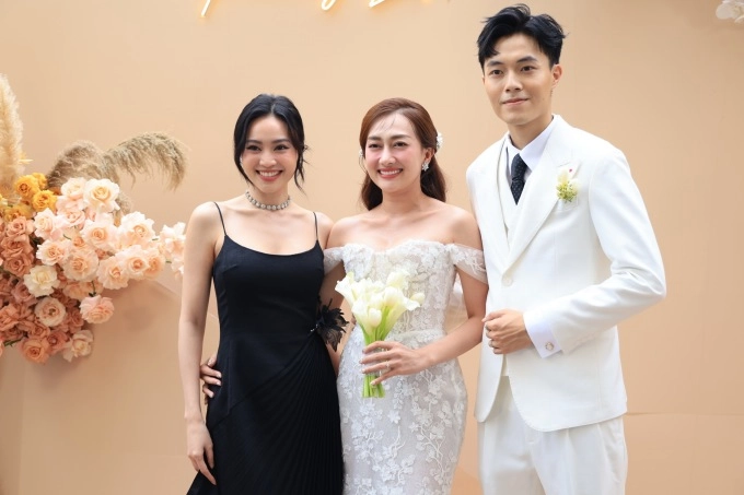 Phương Lan nói lời ruột gan gửi Trấn Thành, Lý Nhã Kỳ trong đám cưới, nức nở bên chồng Phan Đạt - Hình 8