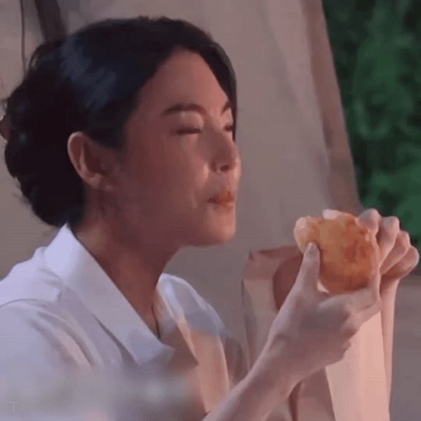 Bản sao Song Hye Kyo gâ.y số.c vì nhan sắc cứng đờ như tượng sáp, diễn y tá nhưng biểu cảm dọa người - Hình 2