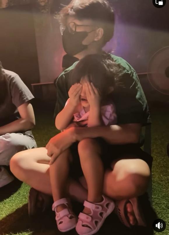 Con gái Đông Nhi - Ông Cao Thắng diện đồ đôi cùng mẹ, khiến dân tình phát sốt vì một điều? - Hình 4