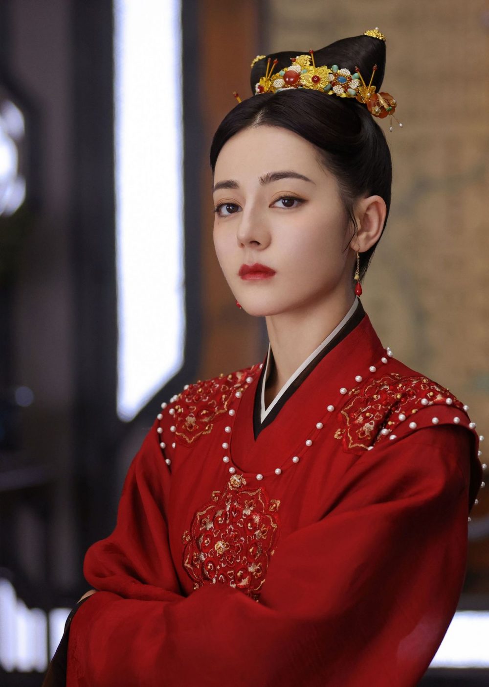 Địch Lệ Nhiệt gỡ gạc hình ảnh nữ hoàng sau sự cố bị dìm hàng trên thảm đỏ - Hình 10