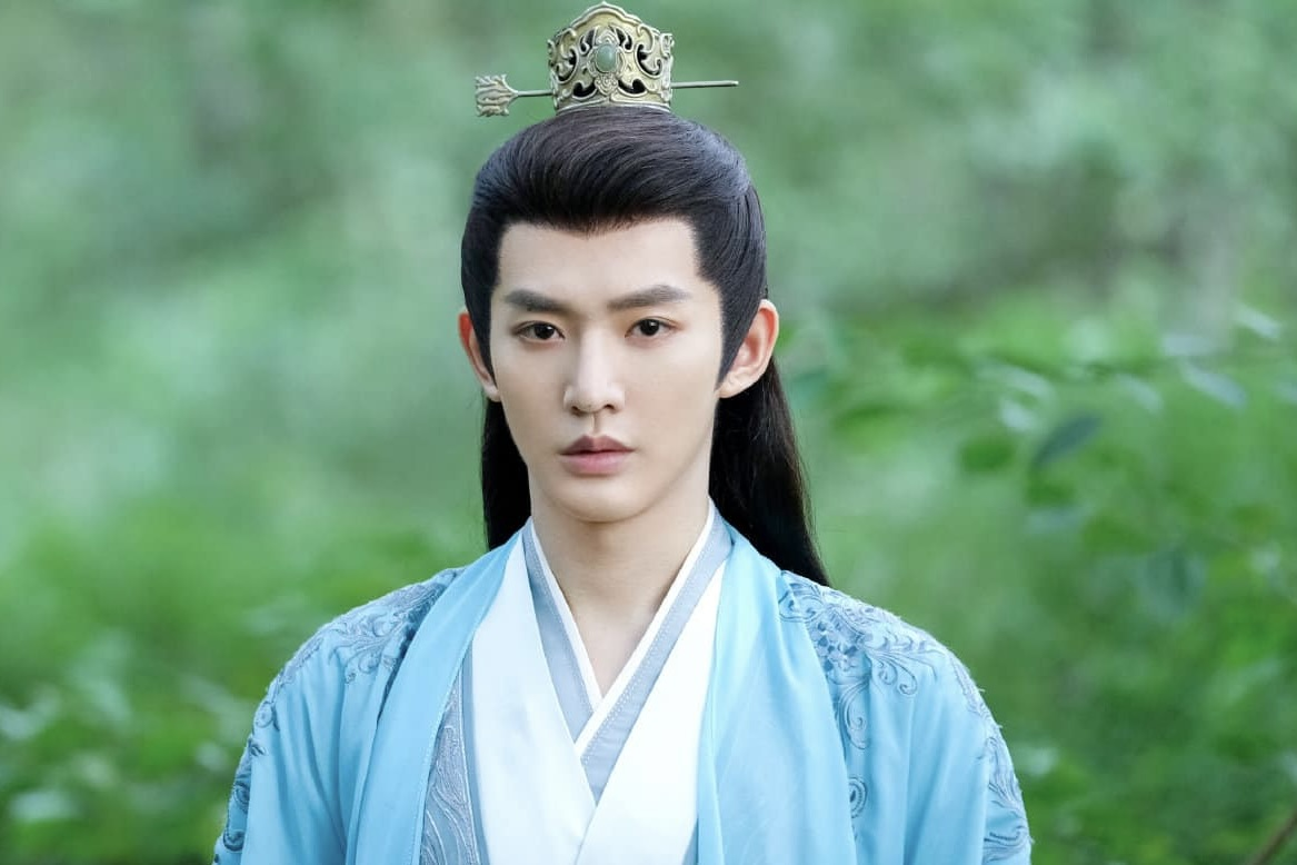 Nam thần Đặng Vi phì phèo điếu thuốc, thản nhiên ngoáy mũi khiến fangirl cất gọn poster vào góc - Hình 6