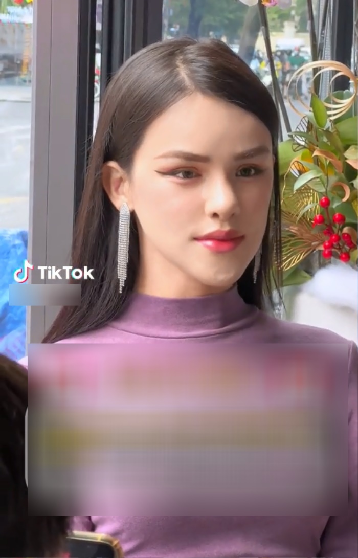 Trần Đức Bo chi 1 tỷ trùng tu nhan sắc, ảnh đời thường vô tình khiến dân tình nhớ đến Hương Giang - Hình 3