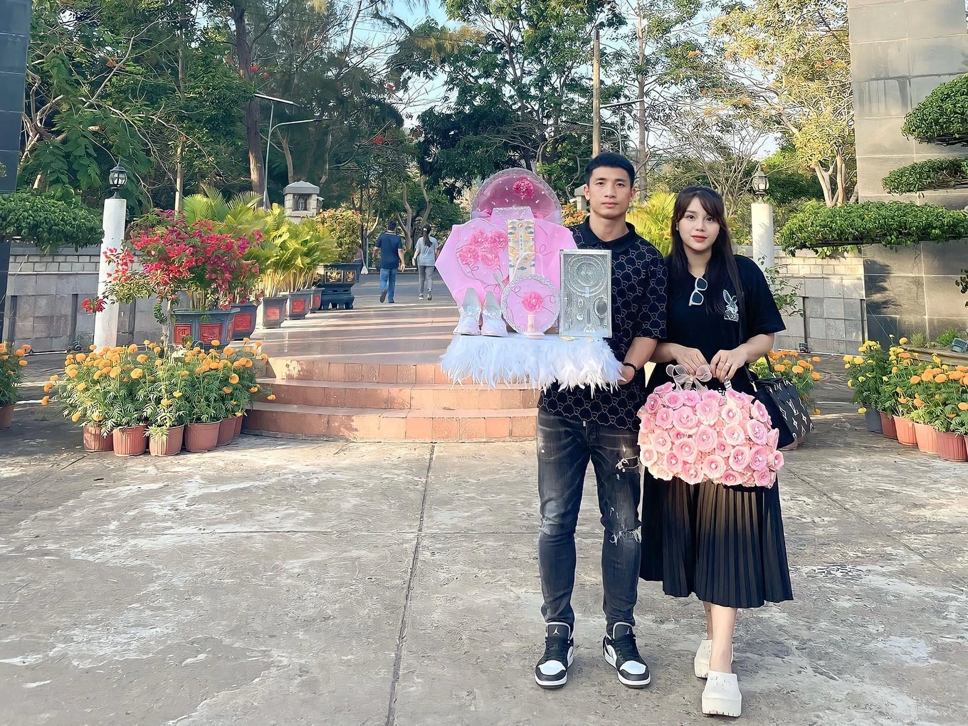 Vợ Bùi Tiến Dũng gây hoang mang khi tuyên bố lấy nhầm chồng, trung vệ hành động ra sao giữa lời tố? - Hình 5