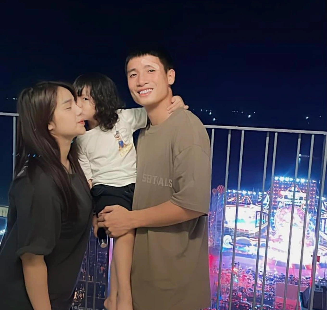 Vợ Bùi Tiến Dũng gây hoang mang khi tuyên bố lấy nhầm chồng, trung vệ hành động ra sao giữa lời tố? - Hình 6