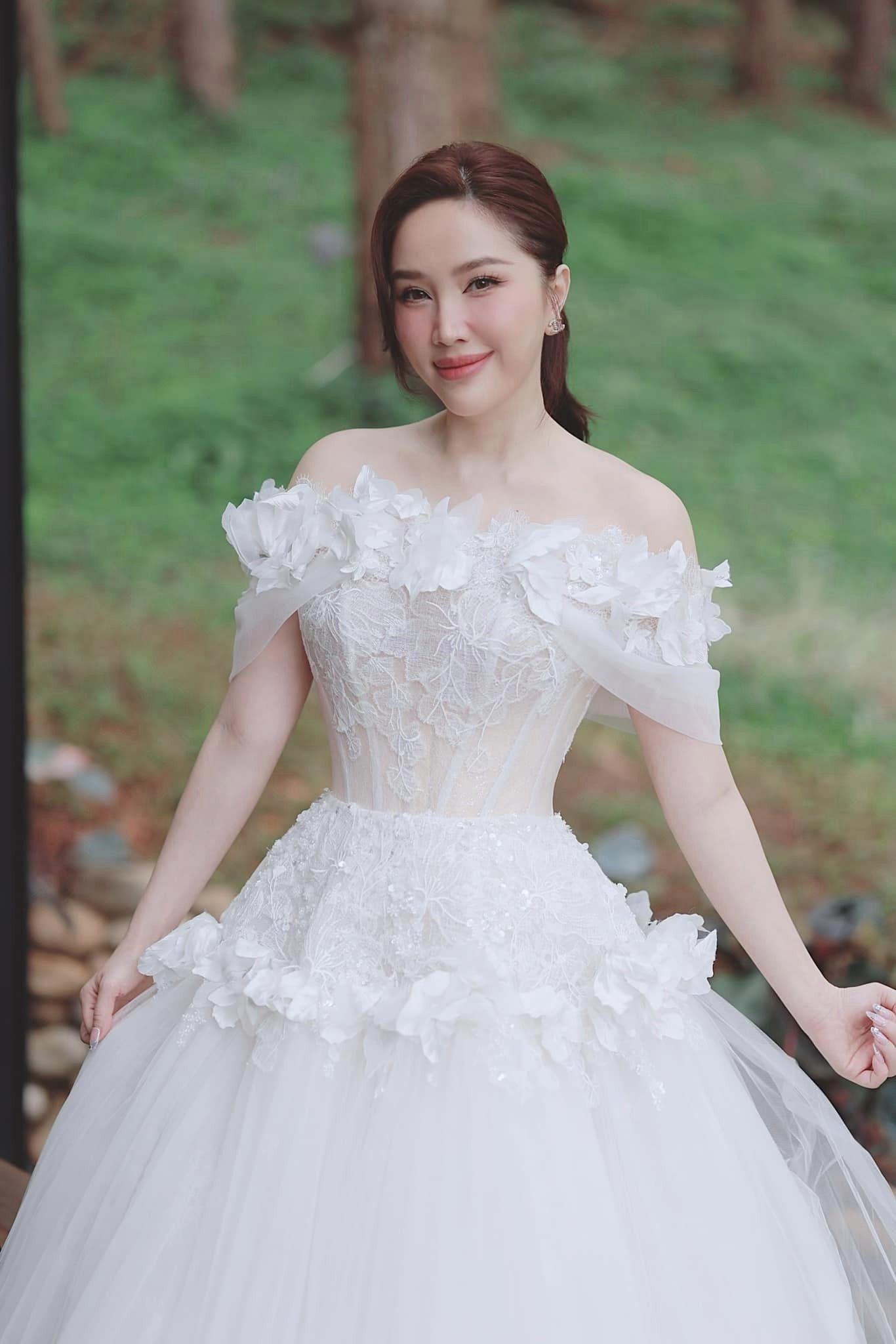 Bảo Thy hoảng loạn trước tình trạng bất ổn của con trai, ngày càng khác thường, vùng vẫy loạn xạ - Hình 1