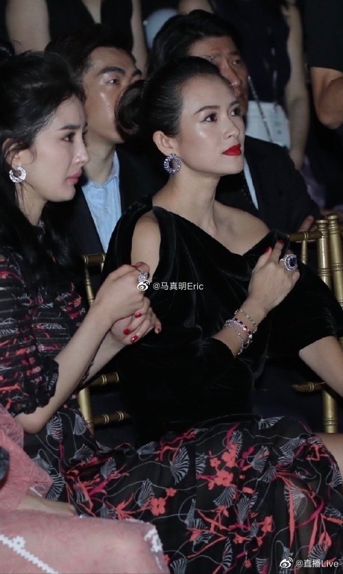 Dương Mịch phơi bày nhan sắc thật khi ngồi cạnh đàn chị Chương Tử Di - Hình 1