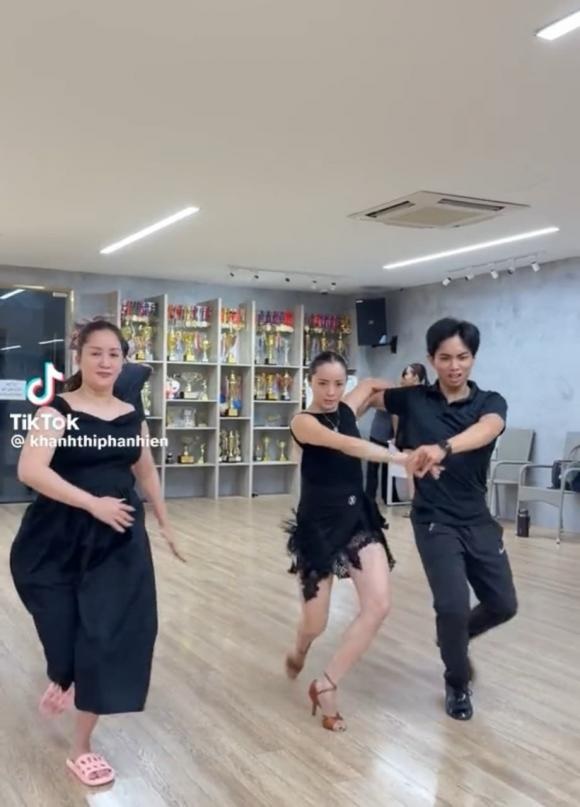 Khánh Thi bật mí bí quyết giảm cân thần tốc hậu sinh nở, ai cũng bật cười vì một điều? - Hình 1