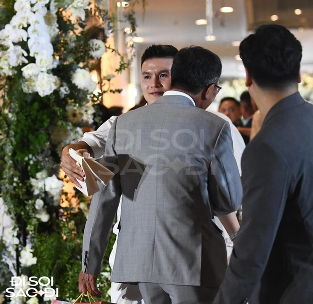 Văn Hậu - Hải My hé lộ ý nghĩa nhẫn cưới giá trị khủng, quà tặng khách dự cưới cũng cực kỳ tinh tế - Hình 6