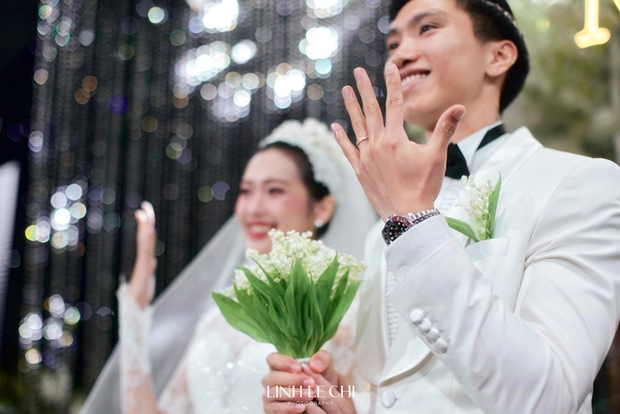 Văn Hậu - Hải My hé lộ ý nghĩa nhẫn cưới giá trị khủng, quà tặng khách dự cưới cũng cực kỳ tinh tế - Hình 2