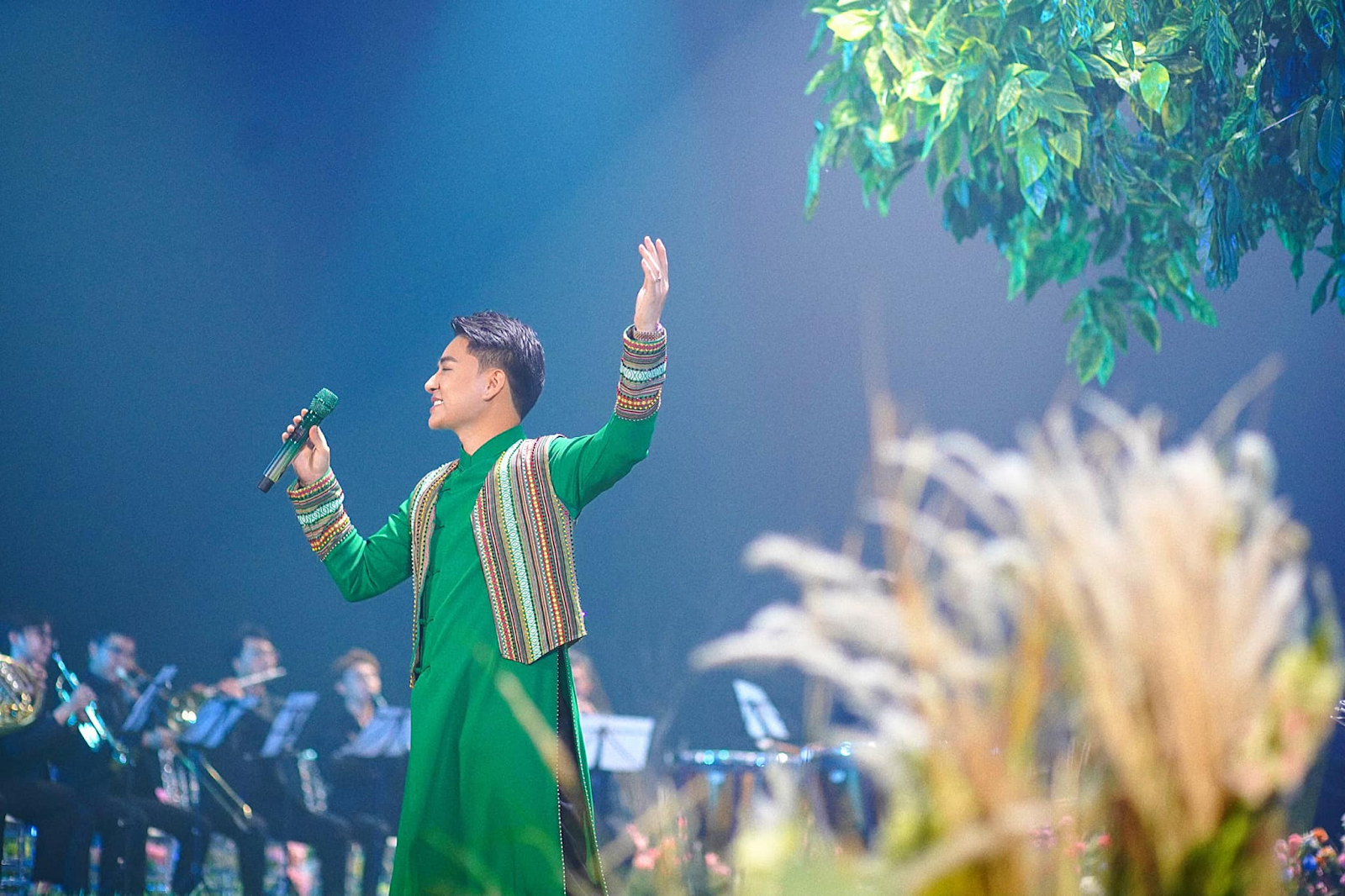 Trần Tùng Anh: Giọng ca phi giới tính tuyên bố nghỉ hát ở tuổi 27, khán giả và đồng nghiệp tiếc nuối - Hình 5