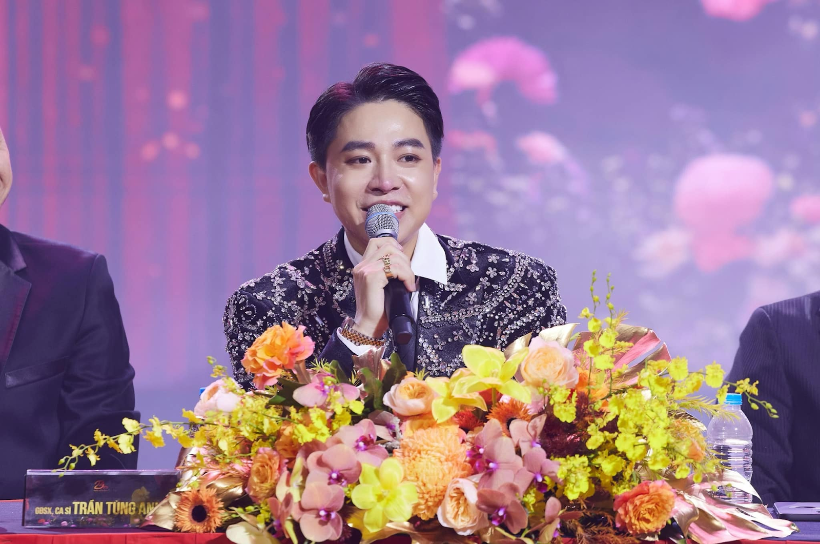 Trần Tùng Anh: Giọng ca phi giới tính tuyên bố nghỉ hát ở tuổi 27, khán giả và đồng nghiệp tiếc nuối - Hình 2