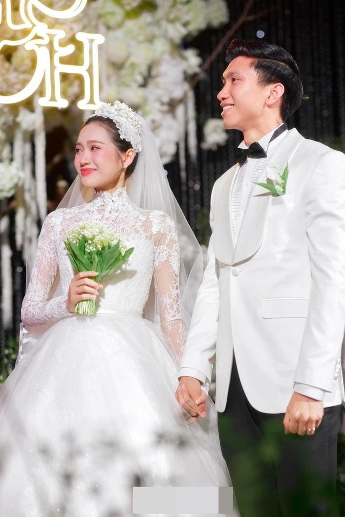 Đoàn Văn Hậu được Hòa Minzy mang ơn cả đời, xem như quý nhân, khẳng định chắc nịch về mối quan hệ - Hình 2