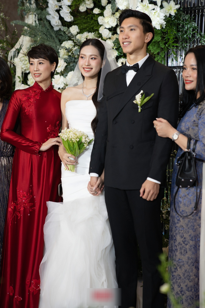 Đoàn Văn Hậu nhập hội nghiện vợ giống Gin Tuấn Kiệt, mẹ ruột Doãn Hải My chơi trội hơn nhà trai - Hình 6