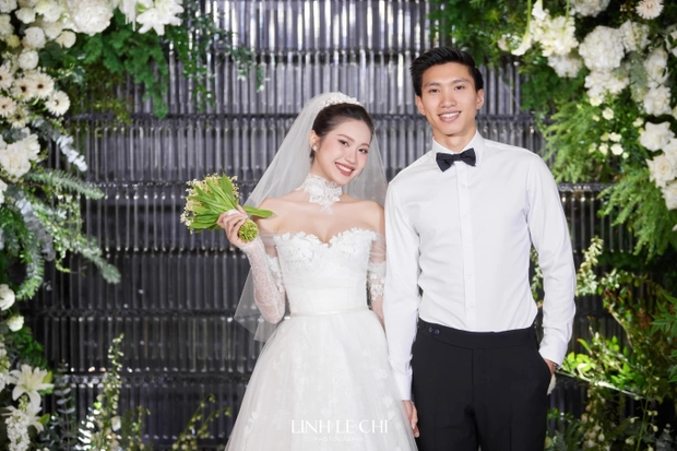 Đoàn Văn Hậu nhập hội nghiện vợ giống Gin Tuấn Kiệt, mẹ ruột Doãn Hải My chơi trội hơn nhà trai - Hình 1