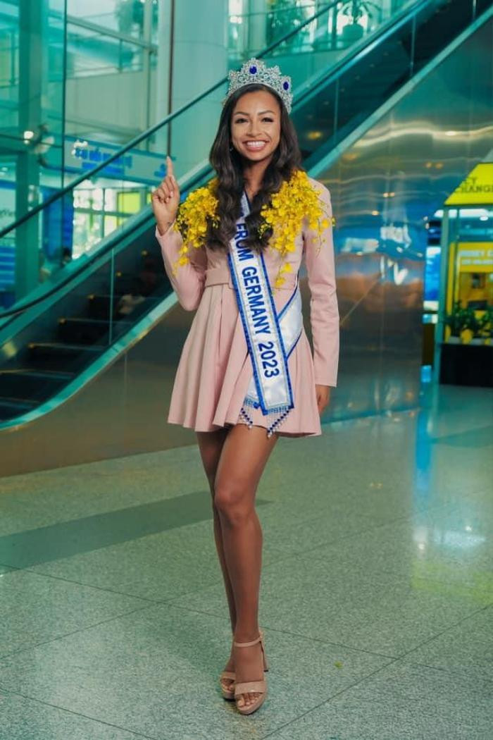 Engfa như không mặc đồ, diễn cảnh phòng the trên sân khấu, Miss Grand muối mặt nhận tin dữ - Hình 6