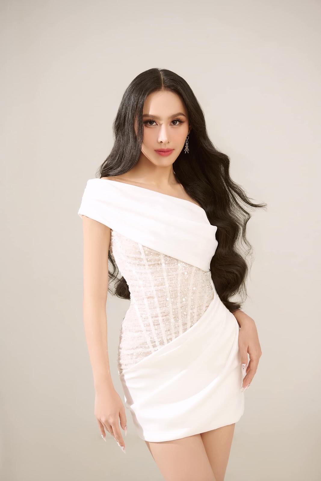 Ngọc Hằng tại Miss Intercontinental 2023, vừa ra sân đã bị đối thủ đè bẹp? - Hình 8