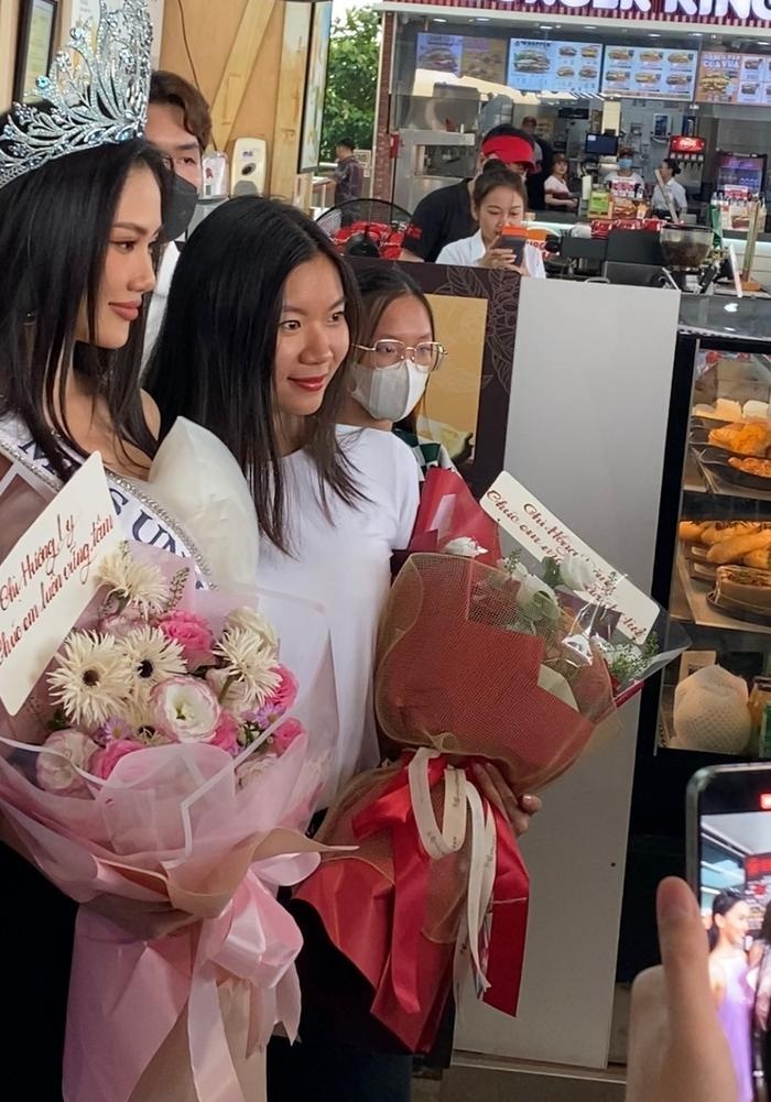 Bùi Quỳnh Hoa chính thức xuất khẩu, BGK MUVN ghẻ lạnh ra mặt, Hương Ly có hành động gây chú ý - Hình 3