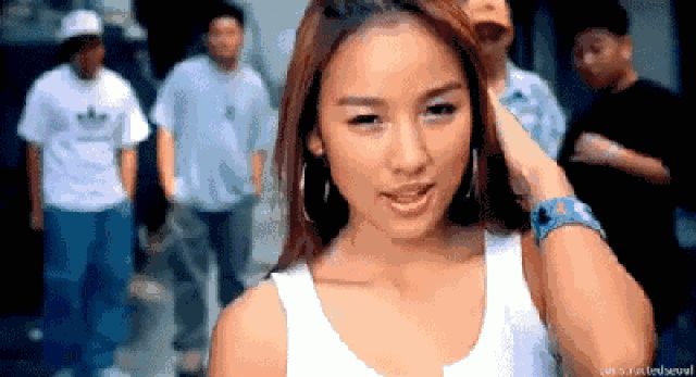 Nữ hoàng gợi cảm Lee Hyori lên đồ phong cách, hào hứng ra mặt trong lần đầu đổ bộ Việt Nam - Hình 8