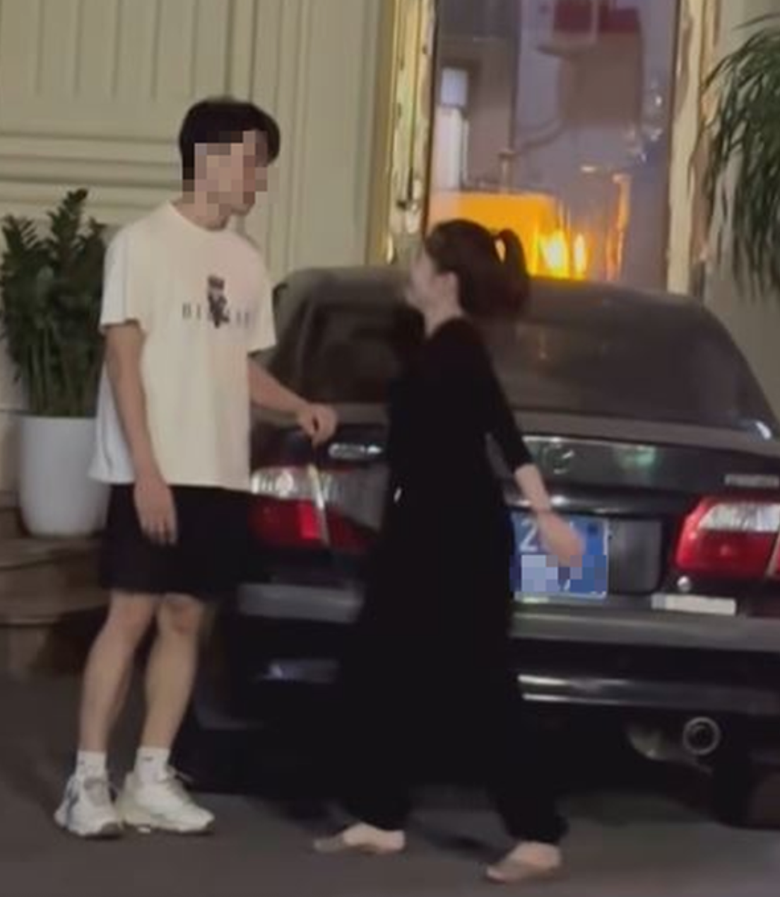 Vụ ngoại tình Nhà hát đương đại, chị vợ livestream dằn mặt tiểu tam: Chị sẽ tìm em với cương vị mới - Hình 1