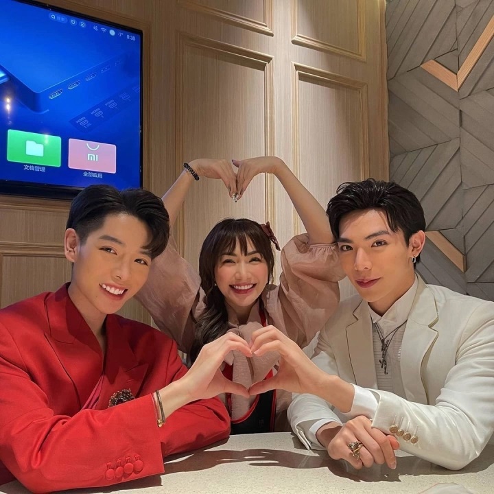 Hòa Minzy lộ ảnh mặc váy cưới, còn được Đức Phúc - Erik dắt tay vào lễ đường, sự thật gây bất ngờ? - Hình 6