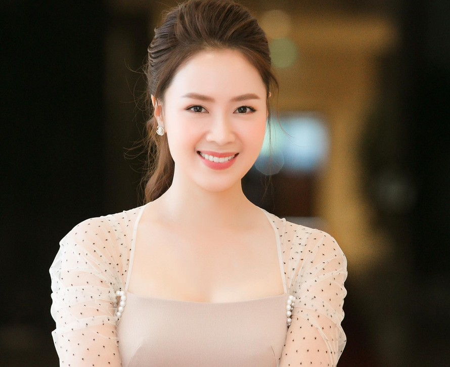 Hồng Diễm bị soi chi tiết trùng tu nhan sắc, dù trước đó từng khẳng định chỉ thích vẻ đẹp tự nhiên - Hình 3