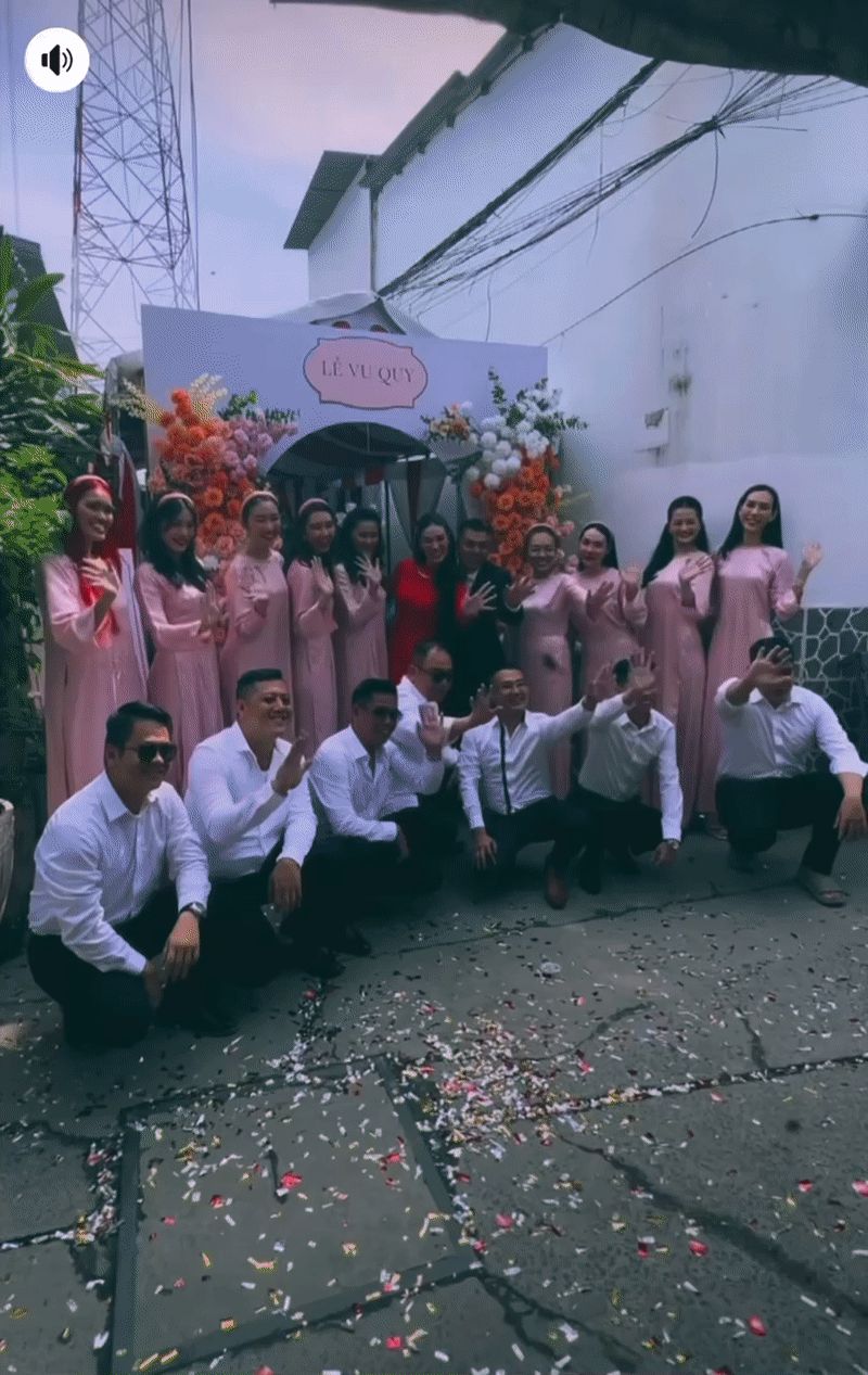 Người mẫu Ngọc Thuý rạng rỡ trong lễ vu quy, chú rể hạnh phúc bế cô dâu đầy tình cảm - Hình 1