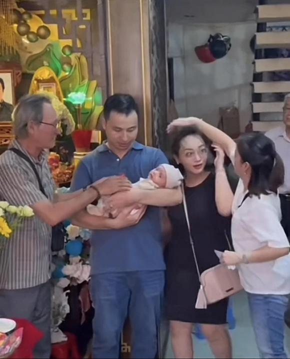 Con gái Vũ Linh bị 1 người phụ nữ đòi nợ, người trong cuộc kể rõ sự tình, ai đó ném đá giấu tay? - Hình 1