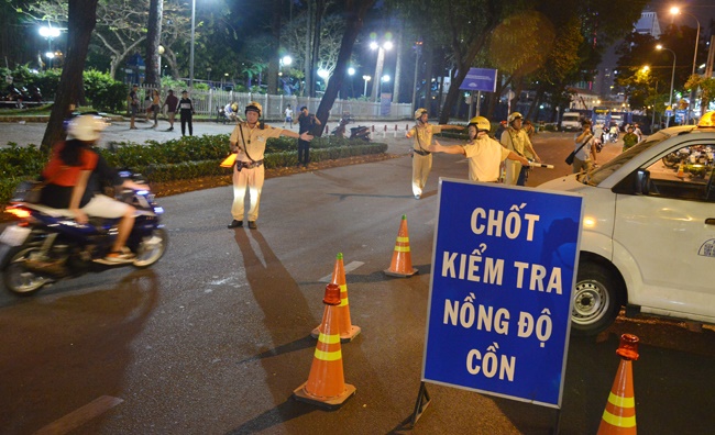 Cảnh sát giao thông bị xe máy tông bị thương, bất tỉnh khi yêu cầu kiểm tra nồng độ cồn - Hình 6