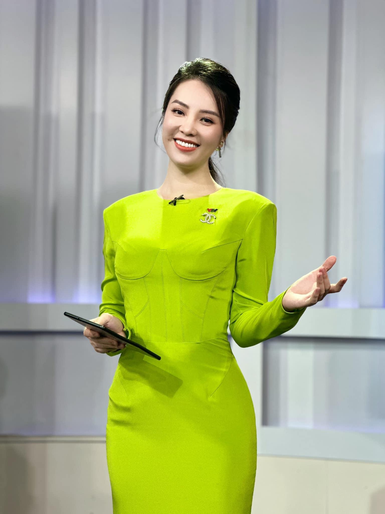 BTV Thụy Vân ho sặc sụa khi dẫn bản tin trên VTV, chính chủ lên tiếng trước sự cố muốn độn thổ - Hình 7