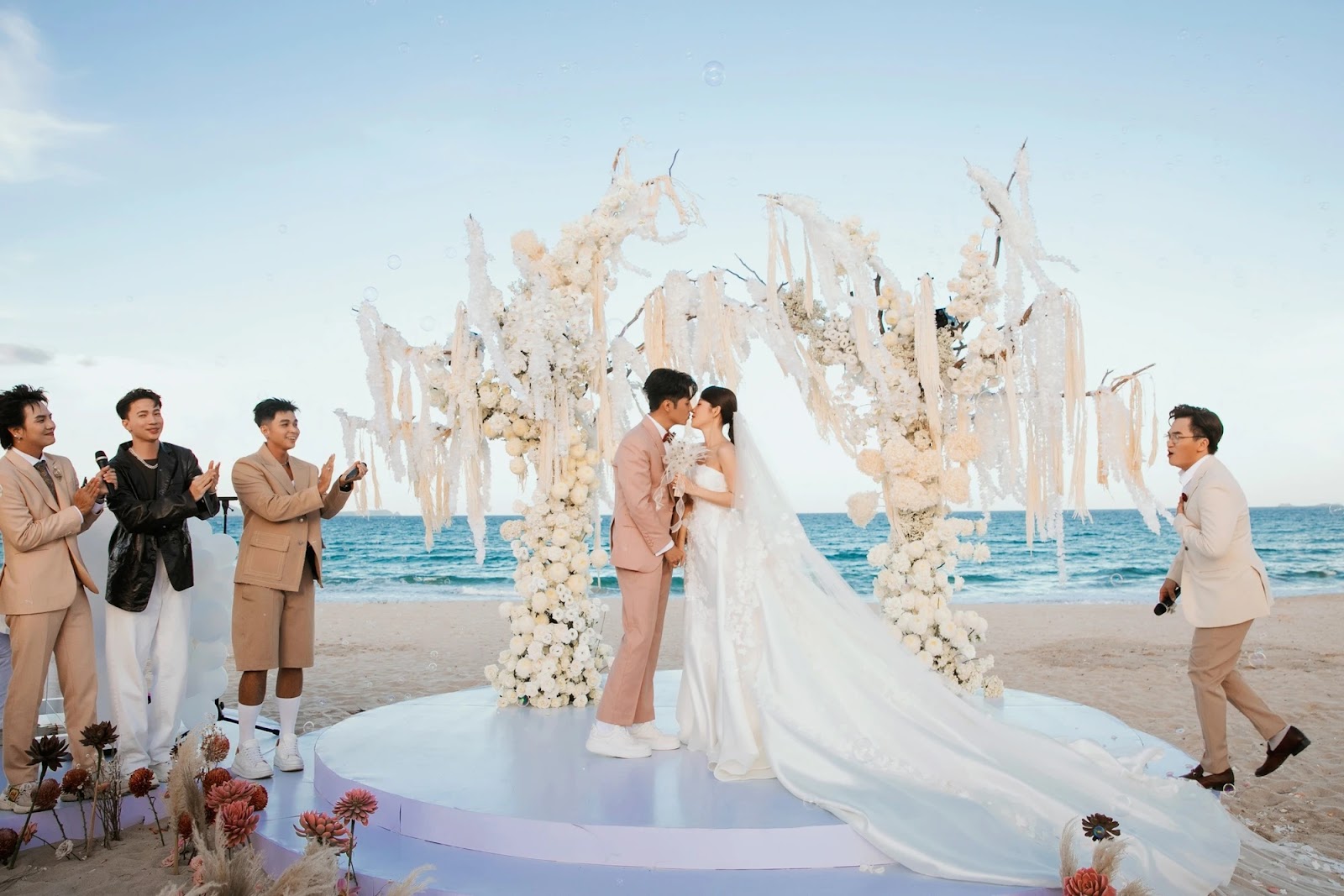 Puka chọn hoa cưới độc nhất vô nhị khi lấy Gin Tuấn Kiệt, đầy rủi ro nhưng ai cũng mê vì 1 điều? - Hình 8