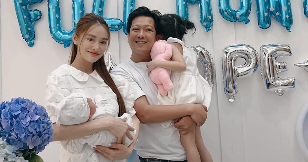 Trường Giang hé lộ tên con trai tại tiệc đầy tháng, Nhã Phương lên đồ khoe sắc vóc mẹ bỉm ấn tượng - Hình 8