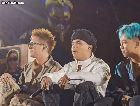 B Ray kéo nguyên team Rap Việt lên sân khấu GenFest: rap từ tình yêu gà bông cute cho đến suy cực suy! - Hình 1