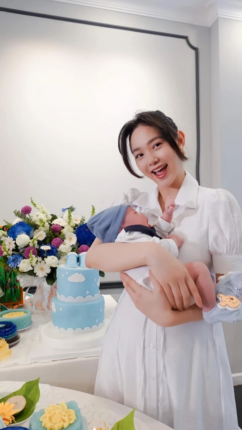 Minh Hằng lộ vẻ mệt mỏi, ngày cày show, tối cày ông con, khẳng định một điều không thể thay thế? - Hình 8