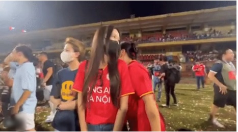 Mẹ Đoàn Văn Hậu hành động lạ với Doãn Hải My, chỉ 1 chi tiết hé lộ mối quan hệ mẹ chồng - nàng dâu - Hình 2
