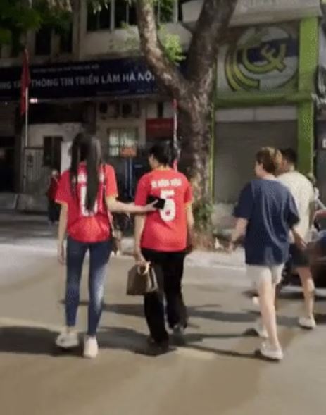 Mẹ Đoàn Văn Hậu hành động lạ với Doãn Hải My, chỉ 1 chi tiết hé lộ mối quan hệ mẹ chồng - nàng dâu - Hình 7