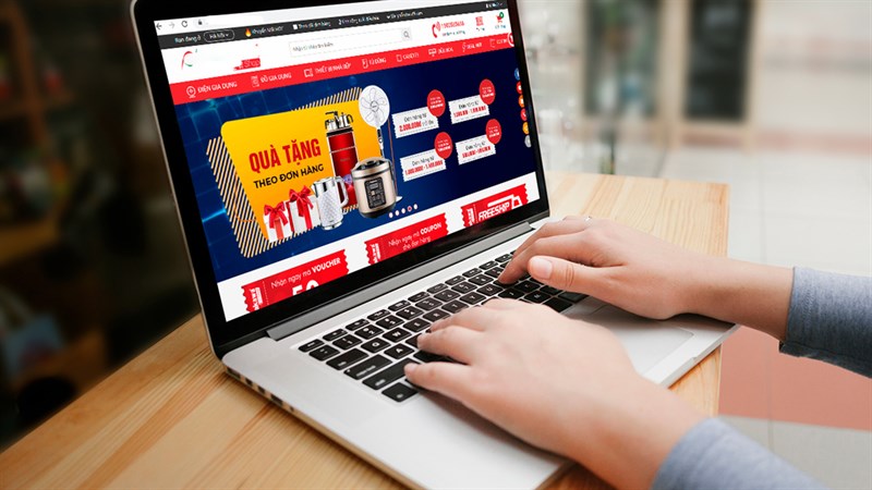 Bóc trần đường dây lừa đảo hơn 100 tỷ, 80 công an đột nhập phá án trong đêm, rao tìm loạt nạn nhân - Hình 6