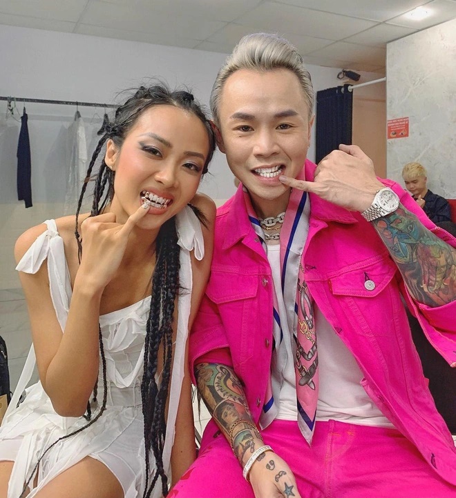 Johnny Đặng: Triệu phú gốc Việt đổi đời ở Mỹ, trở thành ông vua kim hoàn hợp tác toàn siêu sao lớn - Hình 8