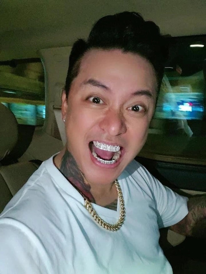 Johnny Đặng: Triệu phú gốc Việt đổi đời ở Mỹ, trở thành ông vua kim hoàn hợp tác toàn siêu sao lớn - Hình 7