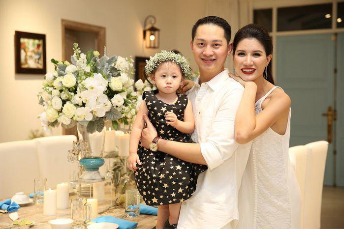 Trang Trần lộ bụng to vượt mặt, nghi vấn mang thai với ông xã ngoại quốc - Hình 5