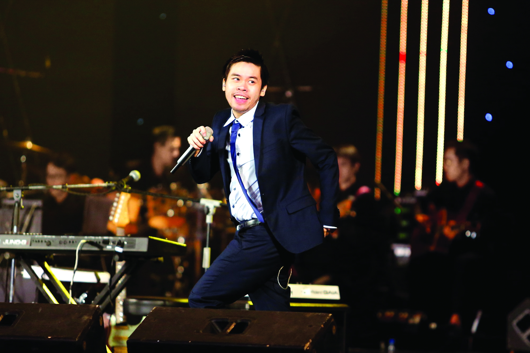 Vinh Khuất: Nhạc sĩ kiêm ca sĩ người Đức gốc Việt, chủ nhân bản hit gây sốt một thời Quá Lâu - Hình 2